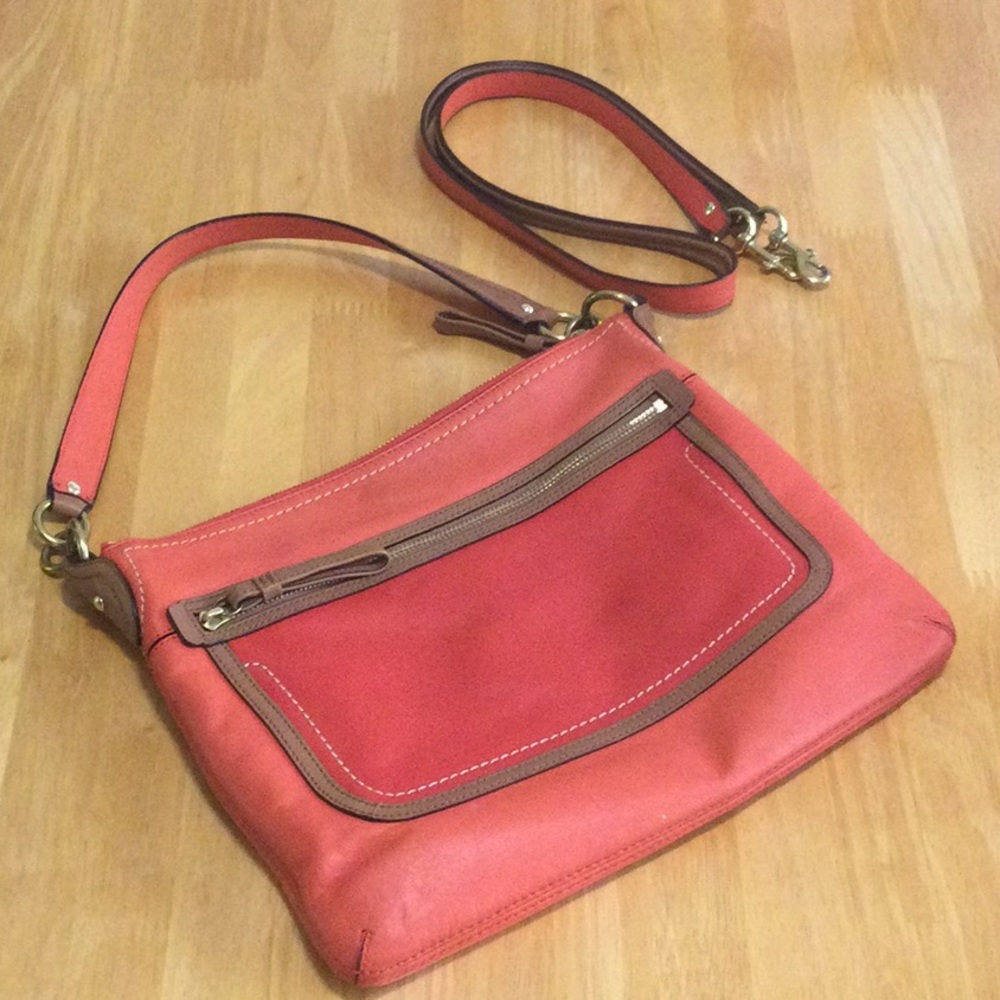 Coach leather two-toned bag with detachable strap